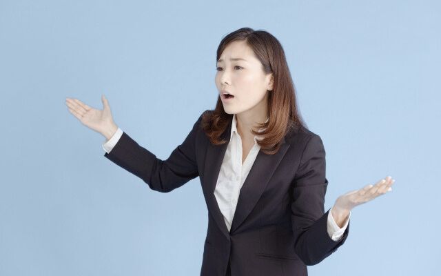 スーツ女性